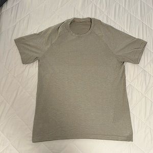 Lululemon Metal Vent tech short sleeve short Medium (Raw Linen/white)